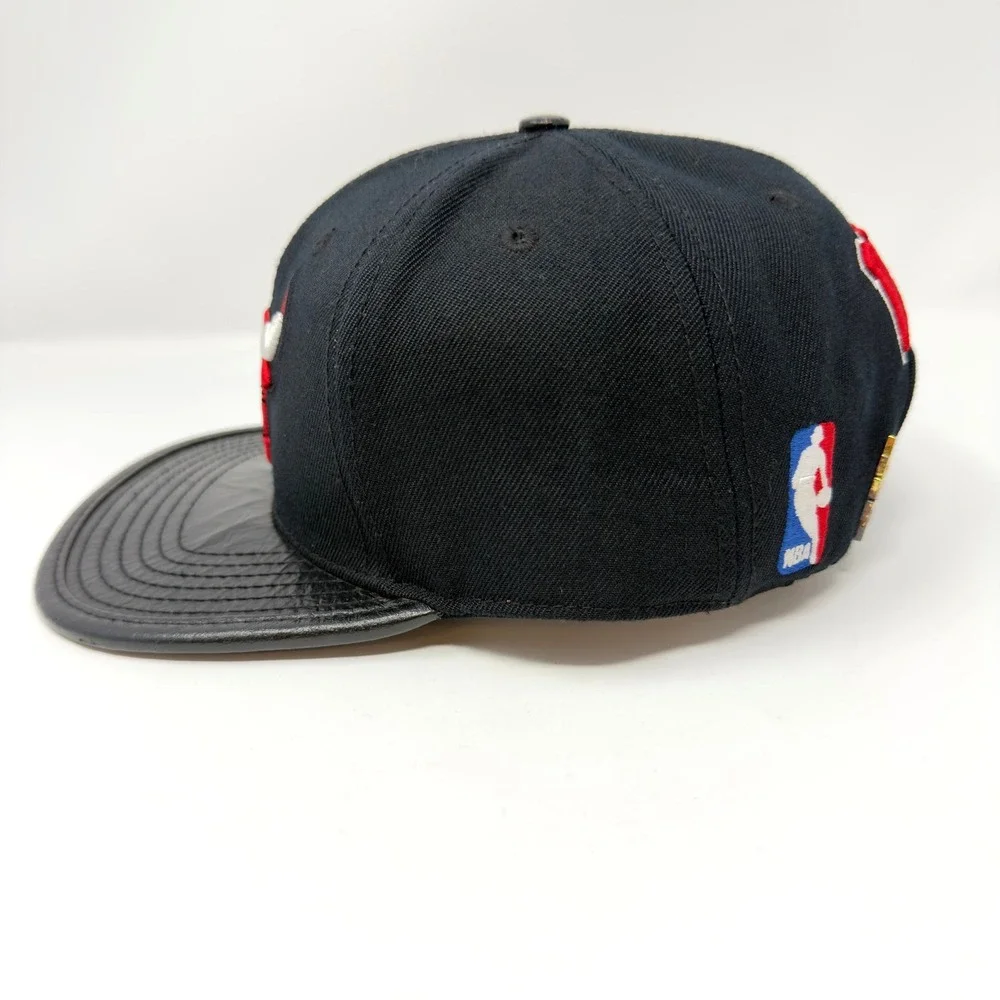Pro Standard Chicago Bulls Snapback Hat Leather Brim Black Red - Picture 2 of 10